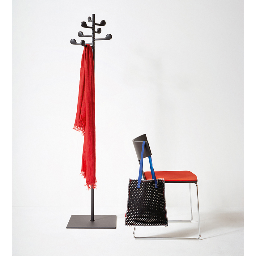 Arper Song Garderobenständer mit 8 Armen und Bodenplatte anthrazit lackiert