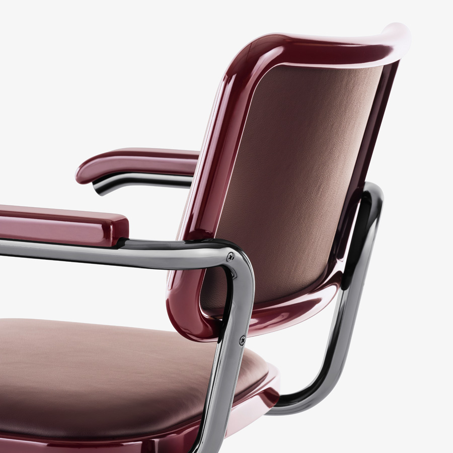 JS. THONET S 64 P SERIOUS 02 | Buche dunkelrot Hochglanzlack | Rückansicht nah