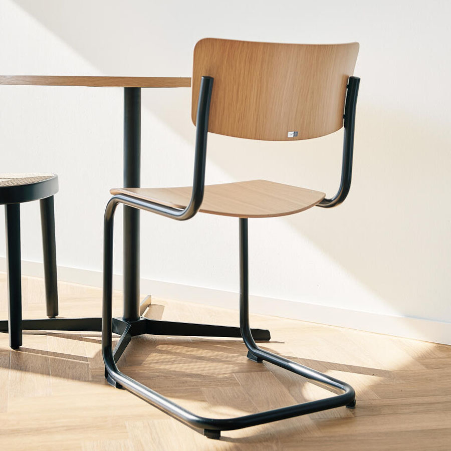 THONET Stahlrohr-Freischwinger S 43 Edelholz Eiche - Gestell schwarz