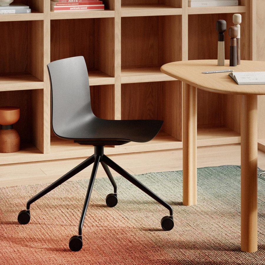 Arper Catifa Carta 3137 | Sternfuß auf Rollen | Schale Coffee | Gestell schwarz