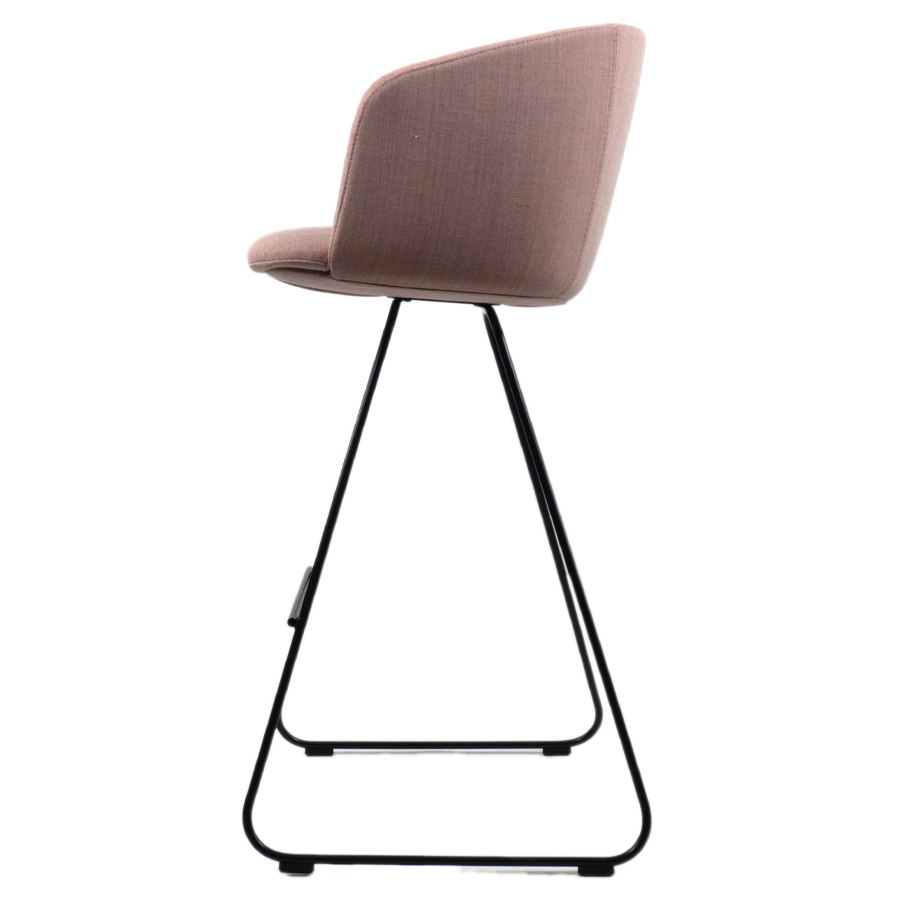lapalma GLOVE Barhocker gepolstert mit Kufengestell | Bezug Canvas altrosa | Gestell schwarz | Seite