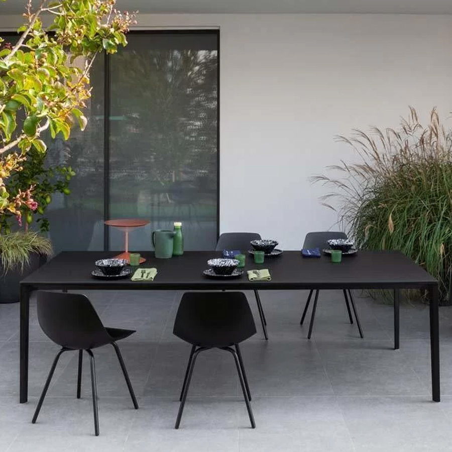 lapalma MIUNN OUTDOOR Stuhl Vierfuß schwarz | Beispielbild