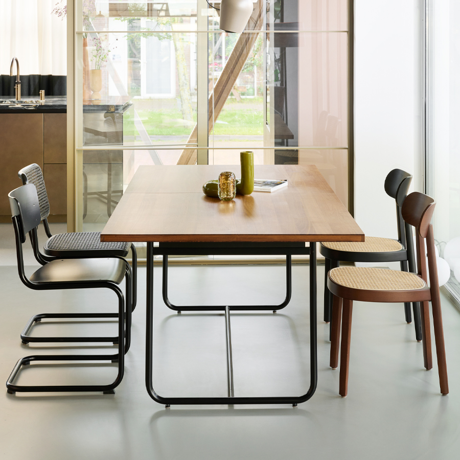 THONET 118 Holzstuhl | Rohrgeflecht-Sitz | Buche Nussbaum gebeizt