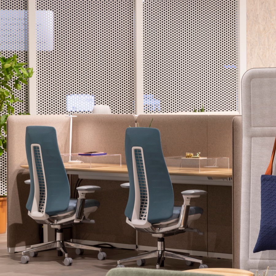 HAWORTH Fern Bürodrehstuhl blau mit Netzrücken - Beispielbild