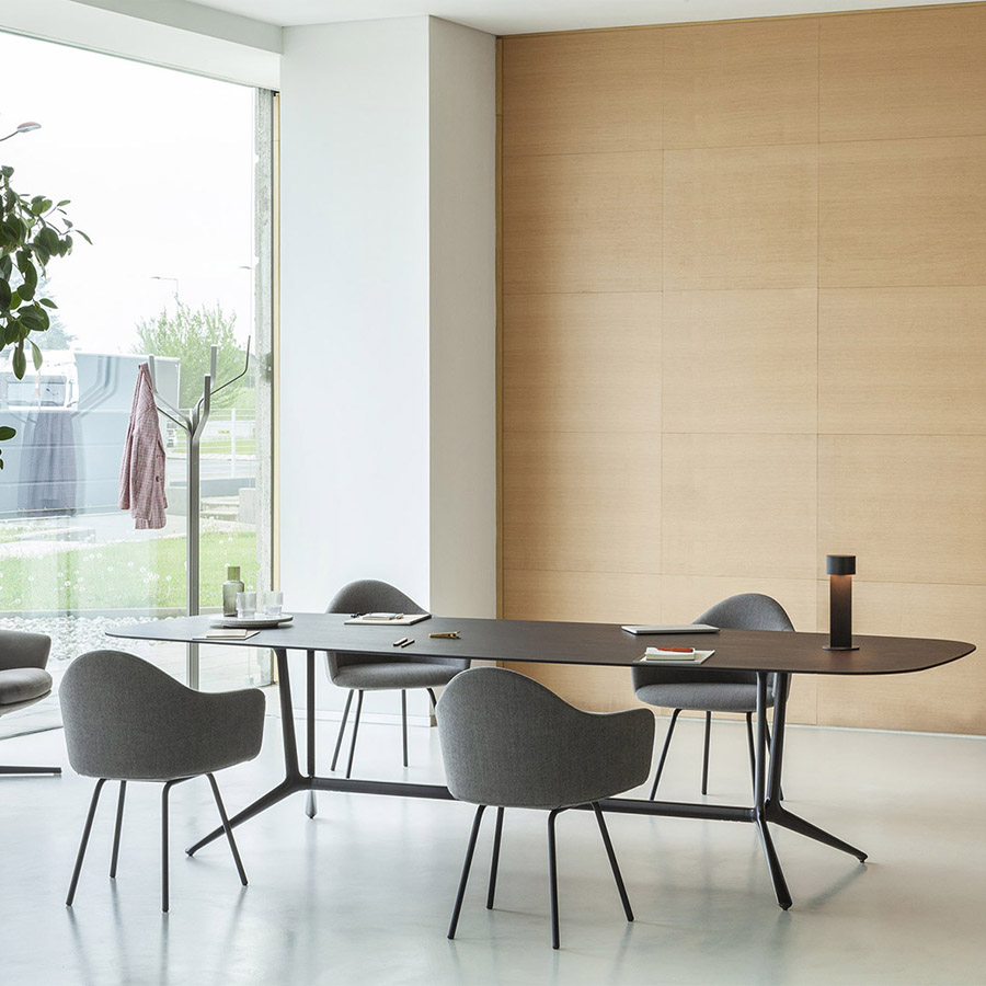 lapalma Trail Tisch Indoor | schwarz offenporig | rechteckige Platte | Beispielbild