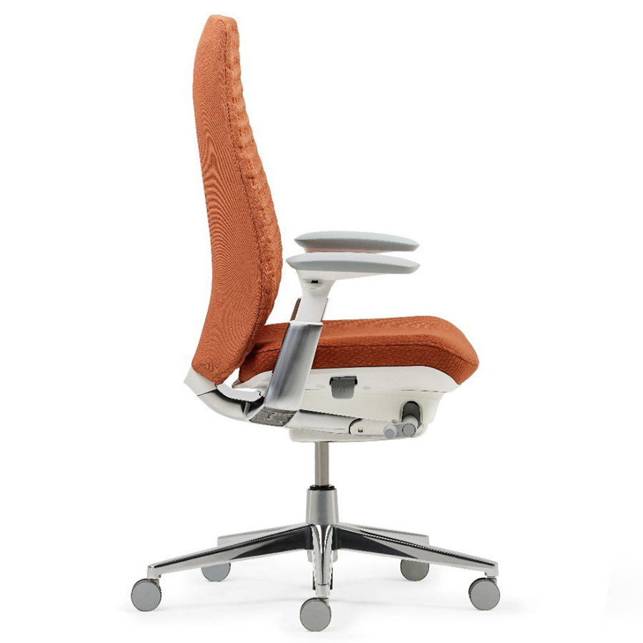 HAWORTH Fern Digital Knit Emberglow mit Gestell weiß, 4D-Armlehnen und Fußkreuz Aluminium poliert