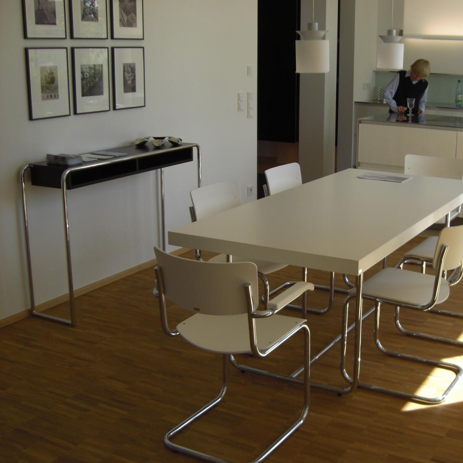 THONET B 108 Konsolentisch mit Ablagefächern | Beispielbild