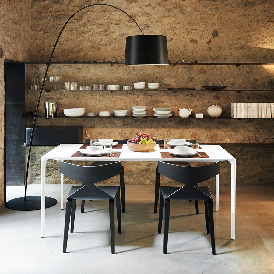 Arper SAYA 3701 Vierfuß Holzbeine - schwarz