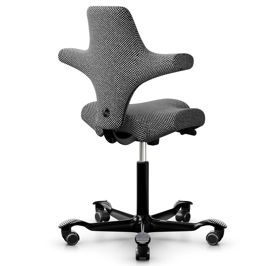 HAG Capisco 8106 mit Designstoff Sisu black and white Ansicht von hinten
