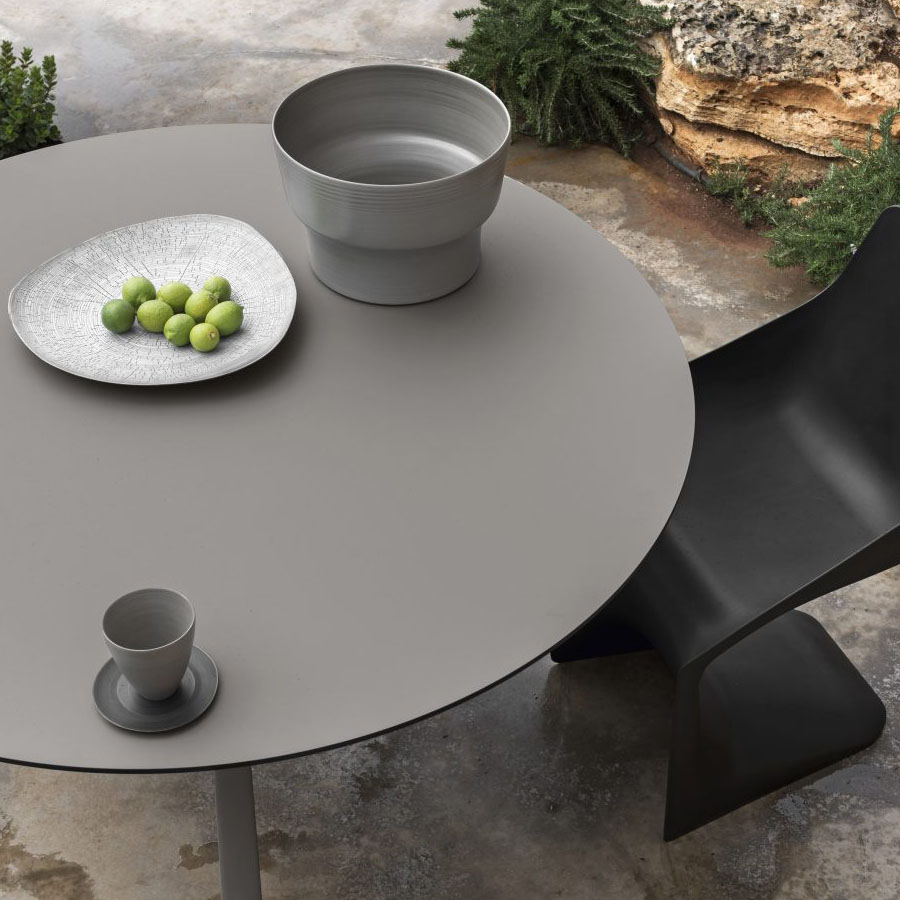 Kristalia Oops I Did It Again | Tisch rund | Outdoor | London Grey | Nahaufnahme