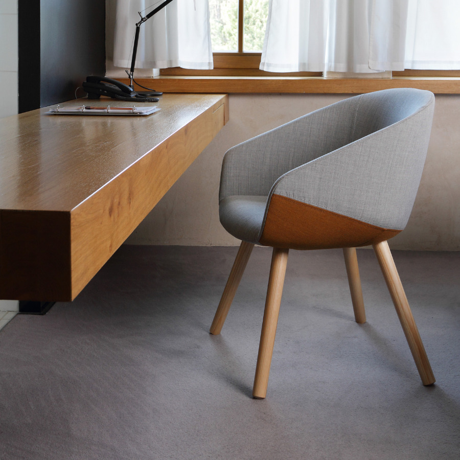 Bejot Oxco OX W 740 Sessel mit Holzbeinen Stoff Sawana