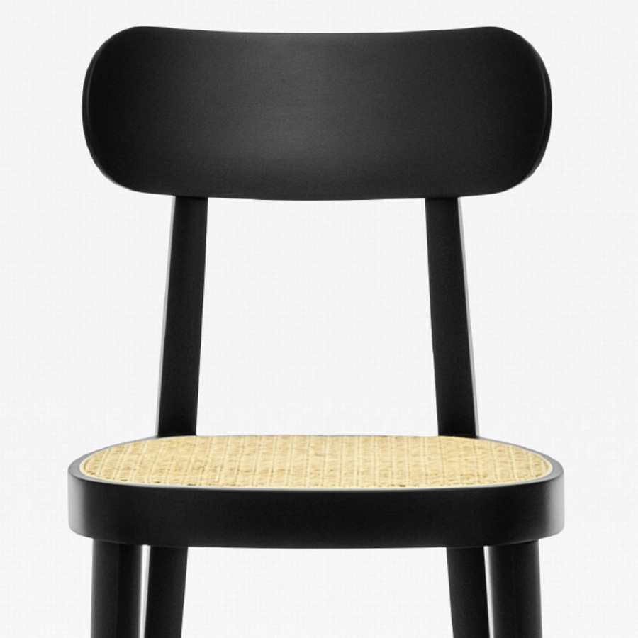 THONET 118 Holzstuhl Buche gebeizt schwarz mit Rohrgeflecht-Sitz - Nahaufnahme