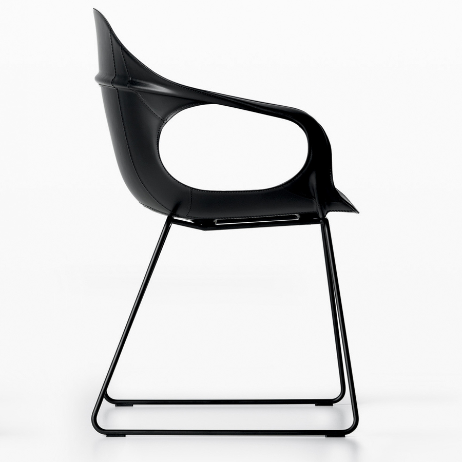 Kristalia Leder Kufenstuhl schwarz seitlich