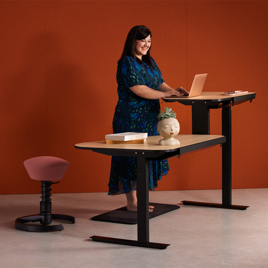 Aeris Active Office Desk - Gestell schwarz - Stehposition rechts - Platte Eiche natur - Kante schwarz