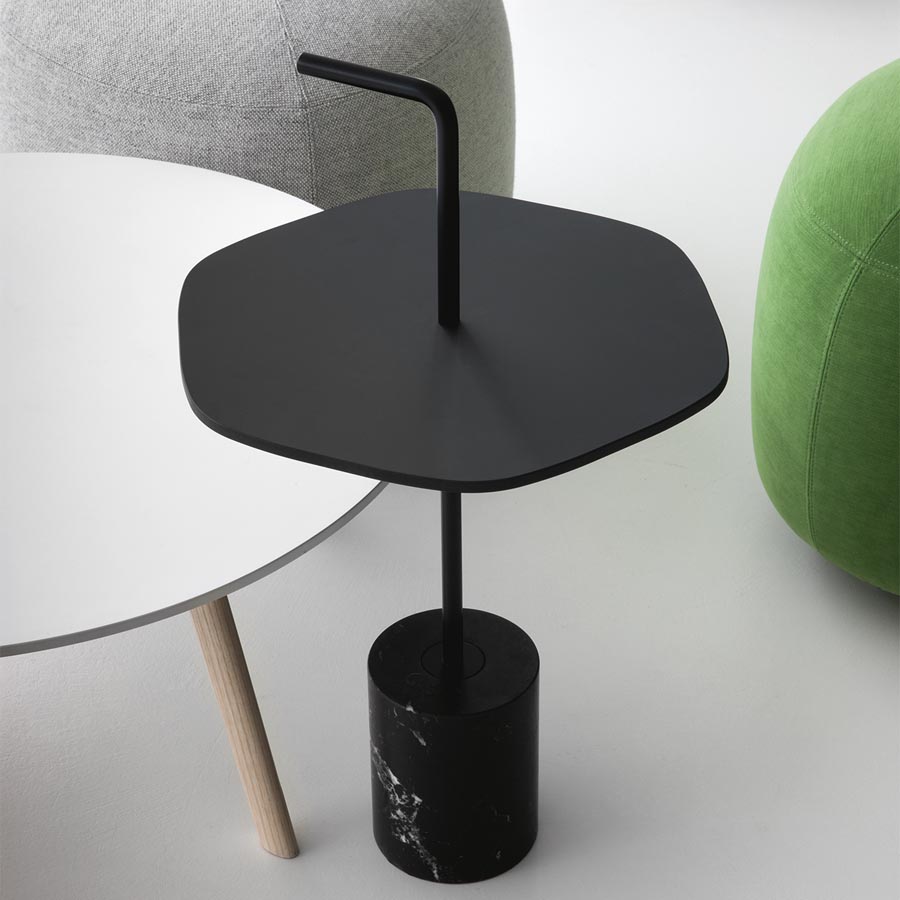 lapalma JEY Beistelltisch Fenix schwarz mit sechseckiger Platte, Marmorfuß und Griff