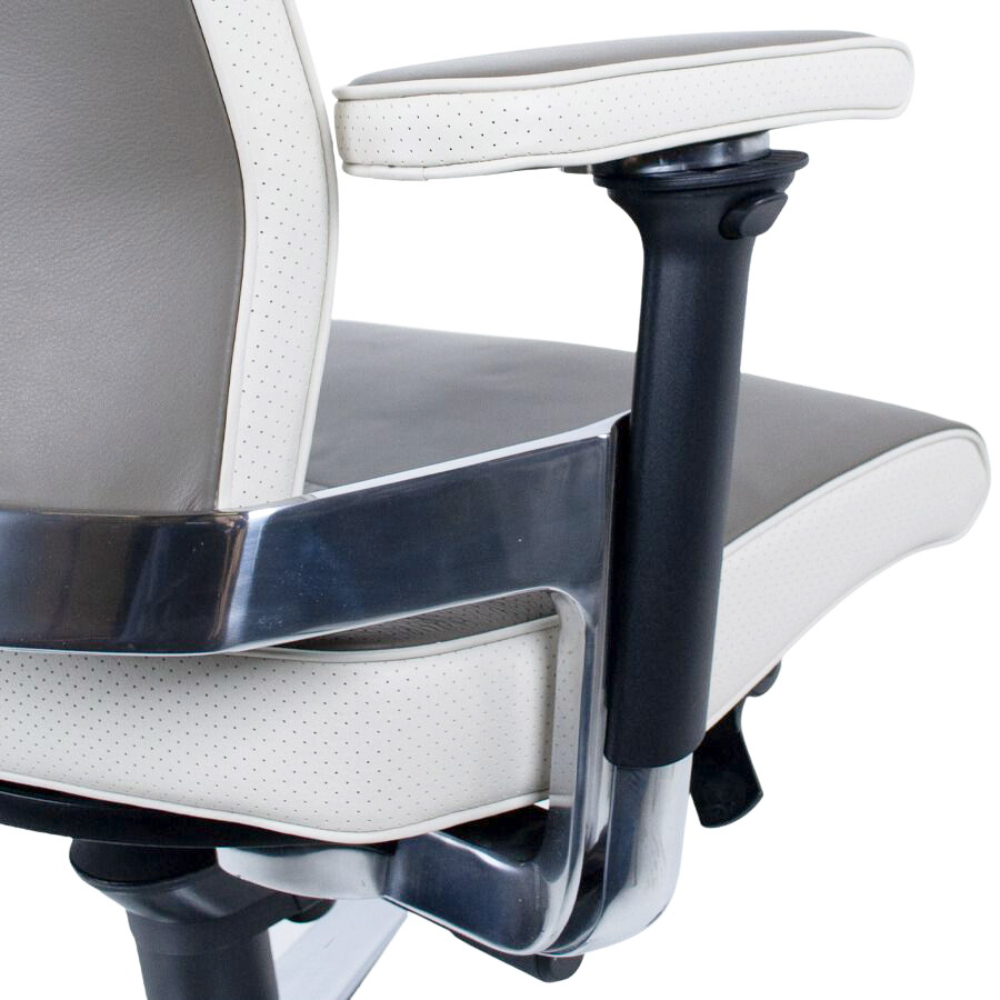 Züco Lacinta EL 595 Farbe Fango - Detail Armlehnenanbindung