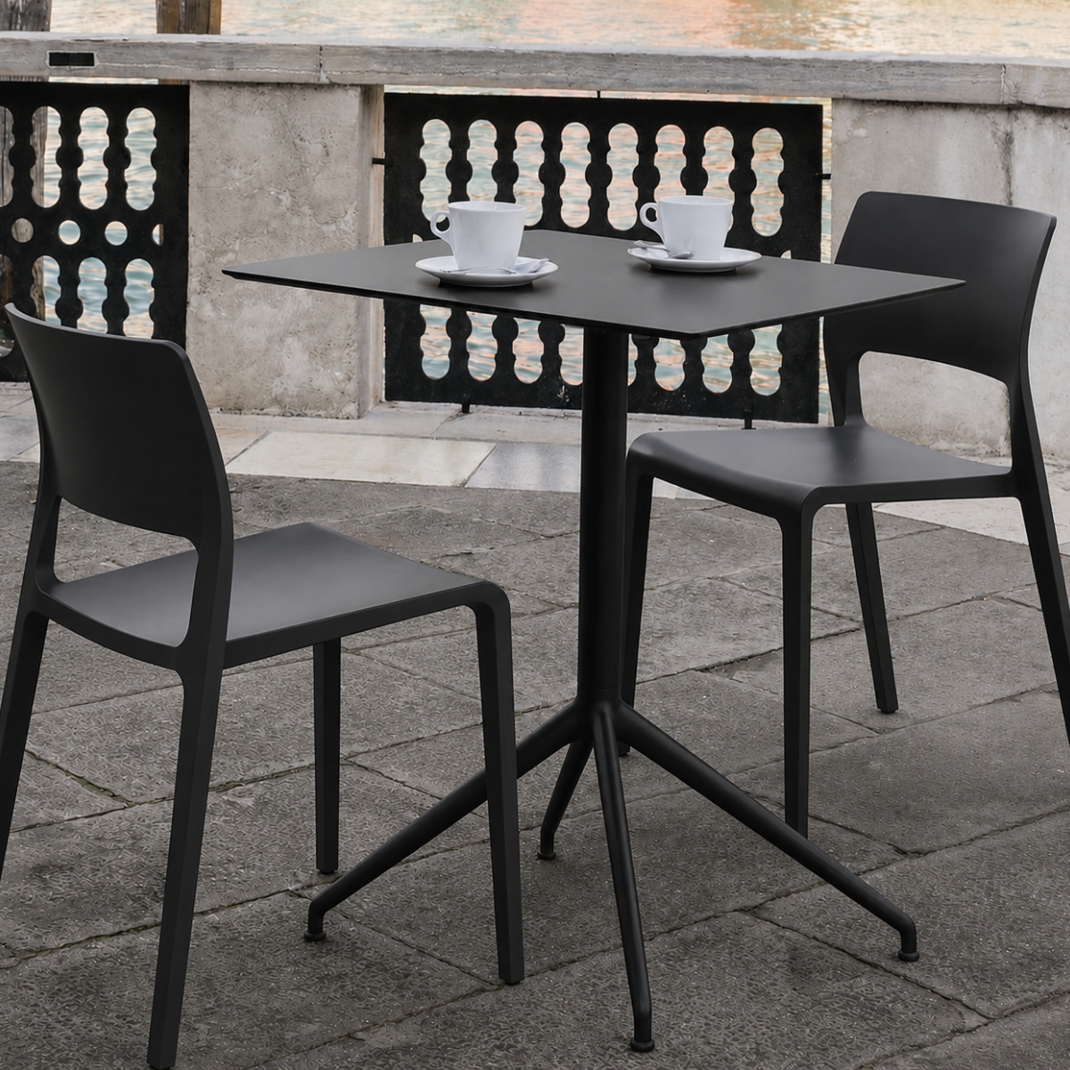 Arper Yop Bistrotisch eckig schwarz, klappbar