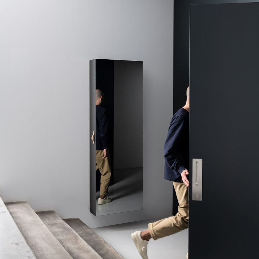 Kristalia BOXOne Spiegelmöbel mit Ledergriff natur - Beispielbild