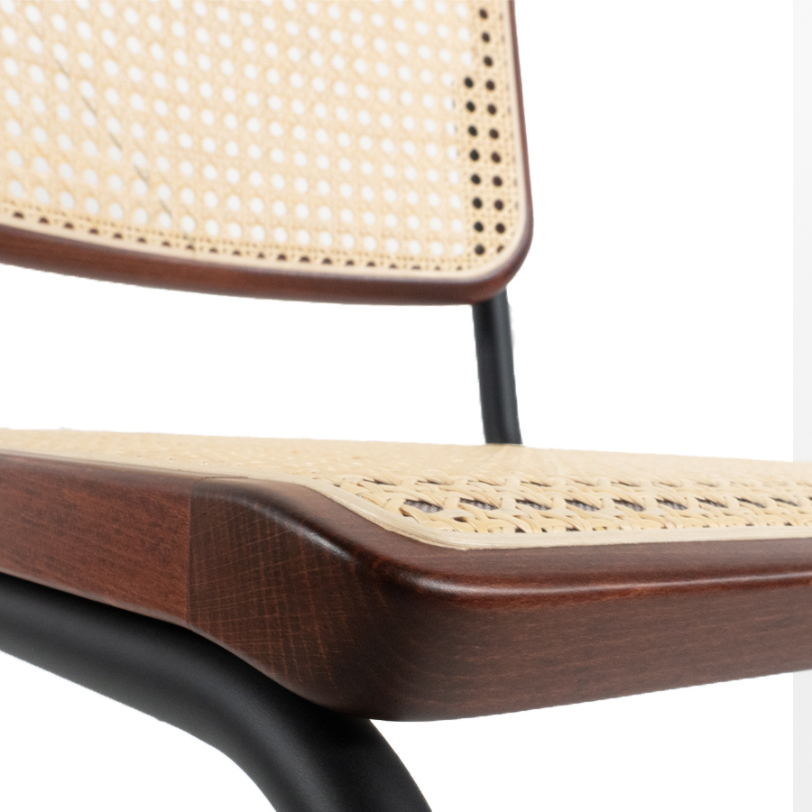 THONET Stahlrohr-Freischwinger S 32 V Buche gebeizt mahagoni - Gestell schwarz - Nahaufnahme
