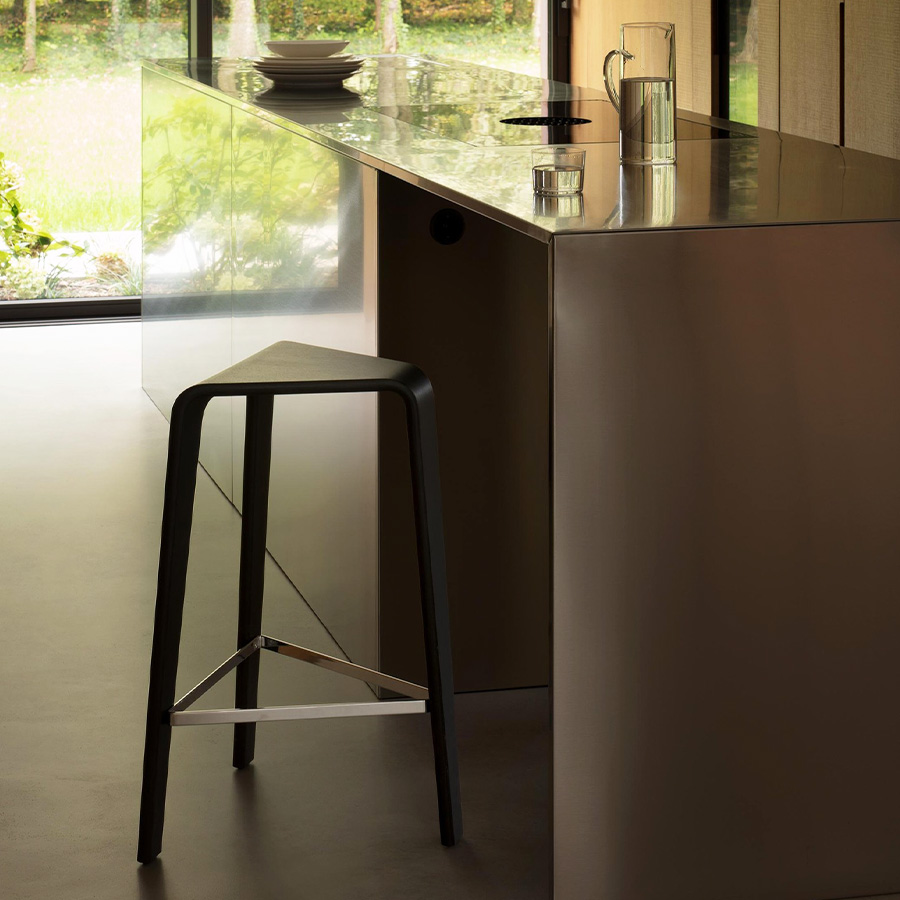 Arper Ply Barhocker Höhe 64 cm in Eiche schwarz