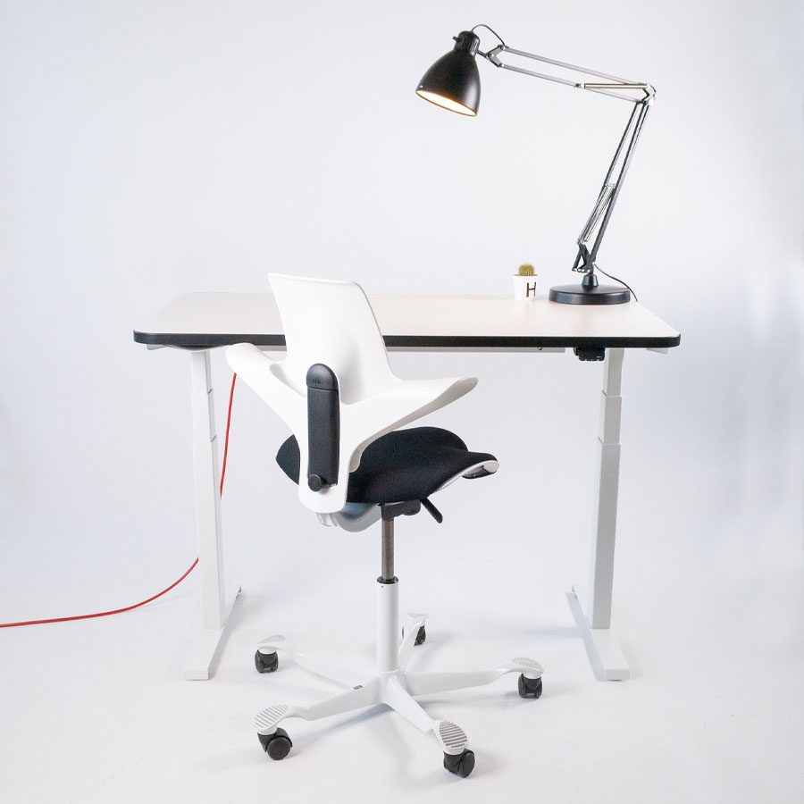 Bundle Schreibtisch NewWORK weiß & HAG CAPISCO PULS 8020 weiß "white edition"