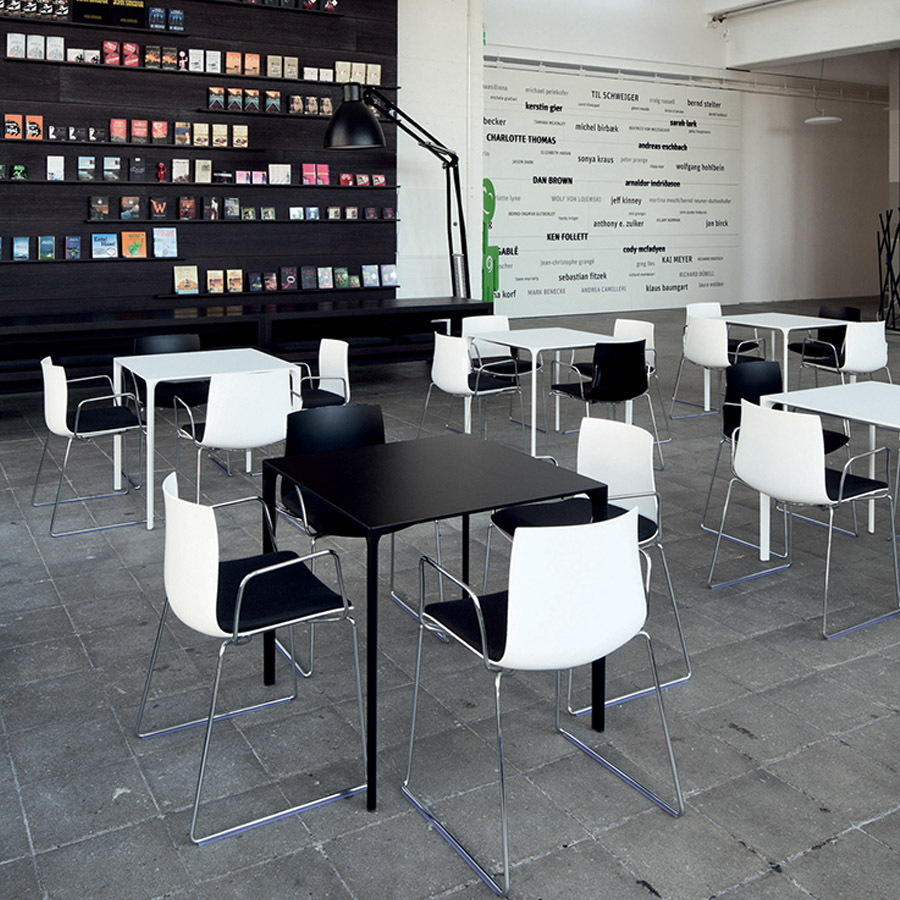 Arper NUUR Tisch - Beispielbild