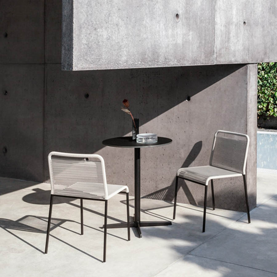 lapalma ARIA S43 Gartenstuhl ohne Armlehnen | Vierfuß-Gestell schwarz | Sitzfläche und Rücken weiß