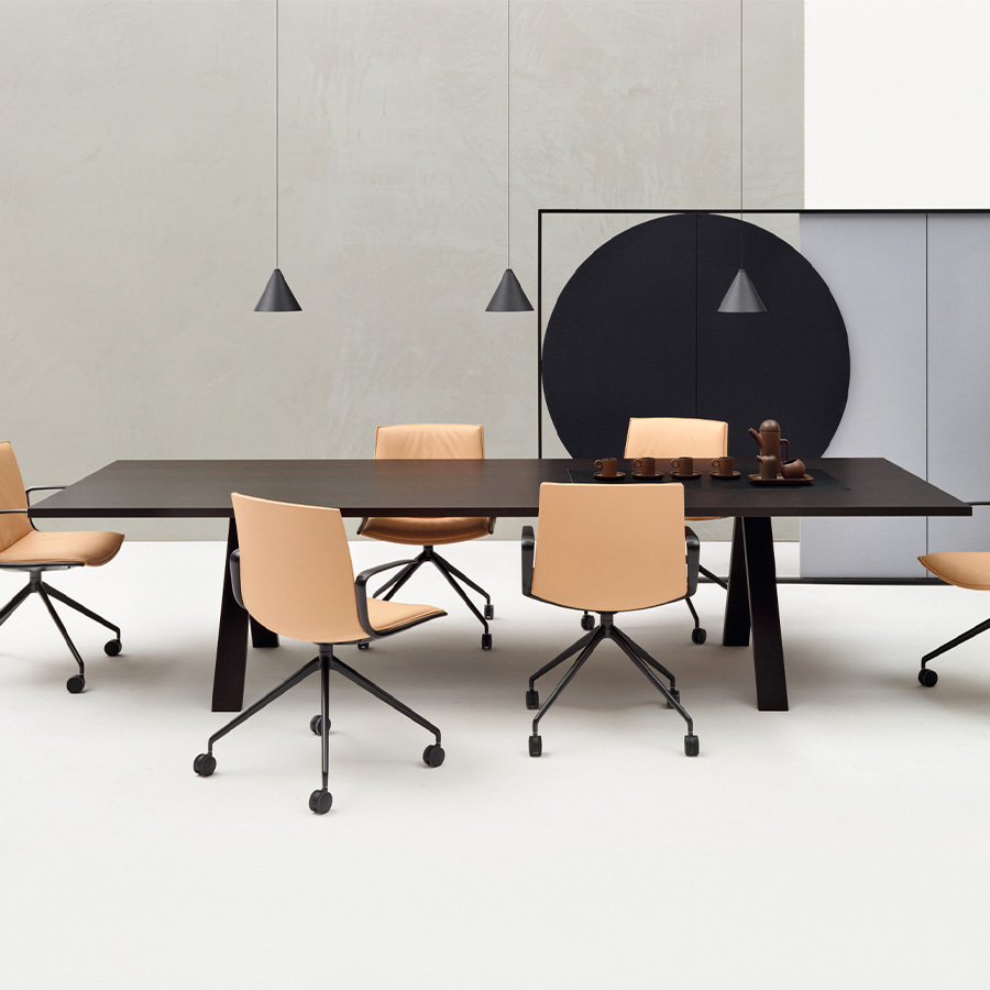 Arper Cross Tisch Höhe 74 cm in Fenix schwarz