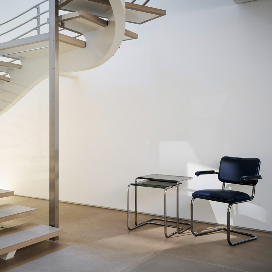 JS. THONET S 64 P SERIOUS 01 | Buche schwarz Hochglanzlack | Beispielbild