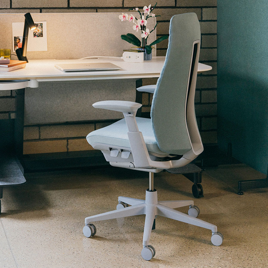 Haworth Fern Digital Knit Waterside, Gestell Fog, Aluminiumfußkreuz gepulvert Titanium