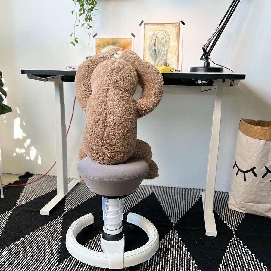 Kinder Schreibtisch CLEO elektrisch höhenverstellbar Weiß mit Faultier