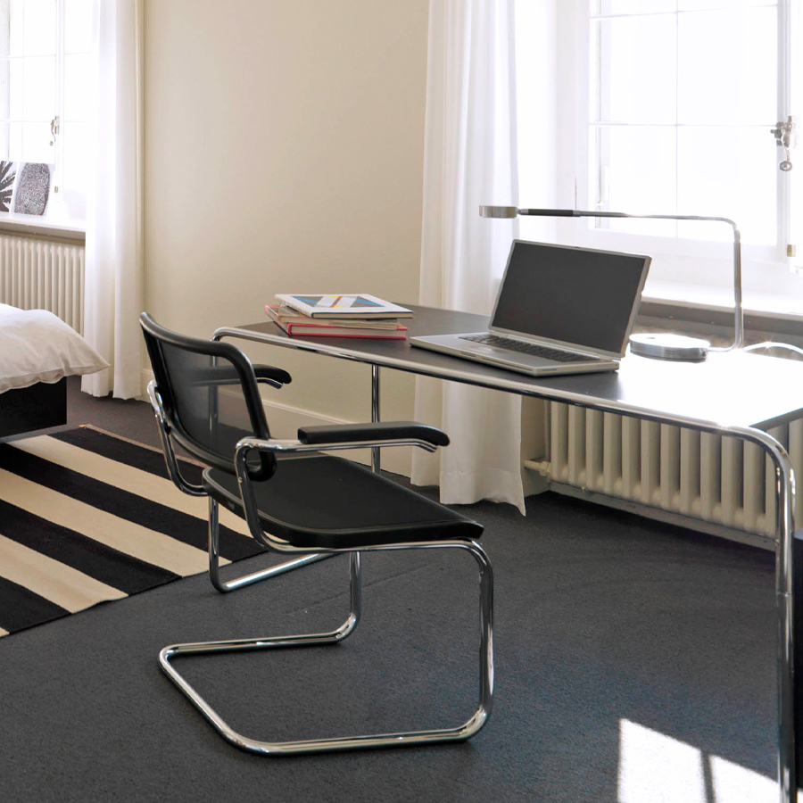 THONET Stahlrohr-Freischwinger mit Netzbespannung - Beispielbild