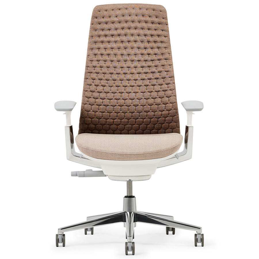 HAWORTH Fern Digital Knit Dune Rose mit Gestell weiß, 4D-Armlehnen und Fußkreuz Aluminium poliert