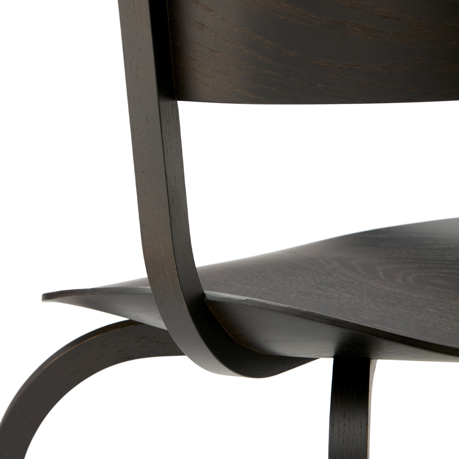 THONET 404 F Holzstuhl mit Armlehnen - Eiche schwarz gebeizt - Nahaufnahme