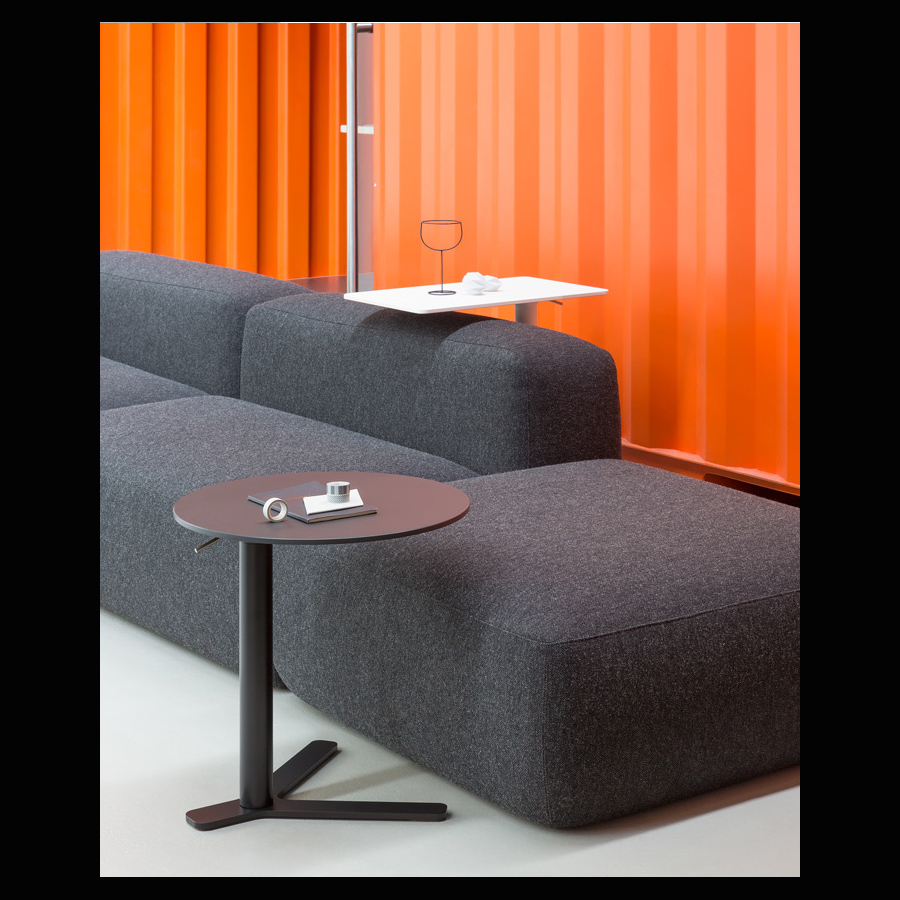 lapalma yo Beistelltisch schwarz rund - mit Sofa