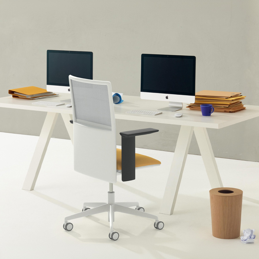 Arper Cross Tisch Höhe 74 cm in Fenix weiß