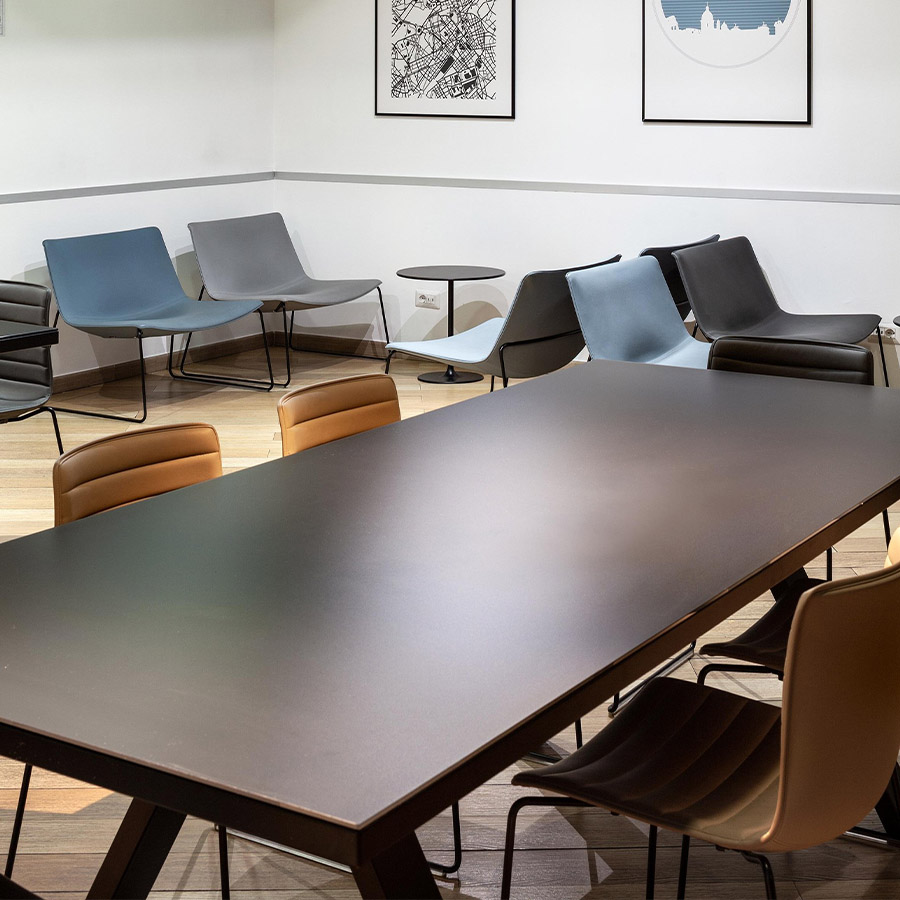 Arper Cross Tisch Höhe 74 cm in Fenix schwarz