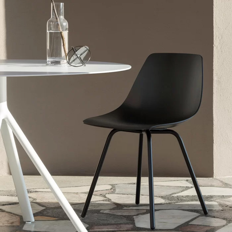 lapalma MIUNN OUTDOOR Stuhl Vierfuß schwarz | Beispielbild