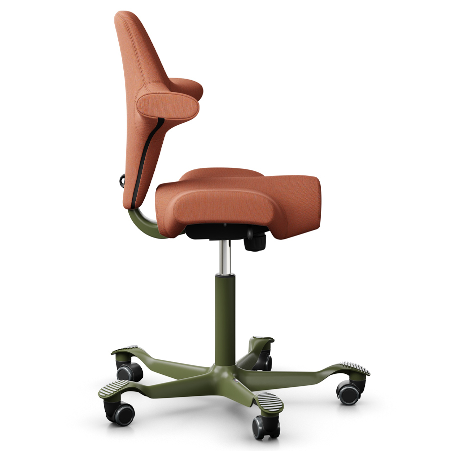 HAG Capisco 8106 Stoff Capture Farbe orange-rot 4301 - Gestell Moss grey - Seite