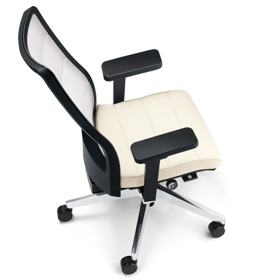 Interstuhl AirPad (3C42) - Fußkreuz Alu poliert  - Netzrücken weiß - seitlich von oben