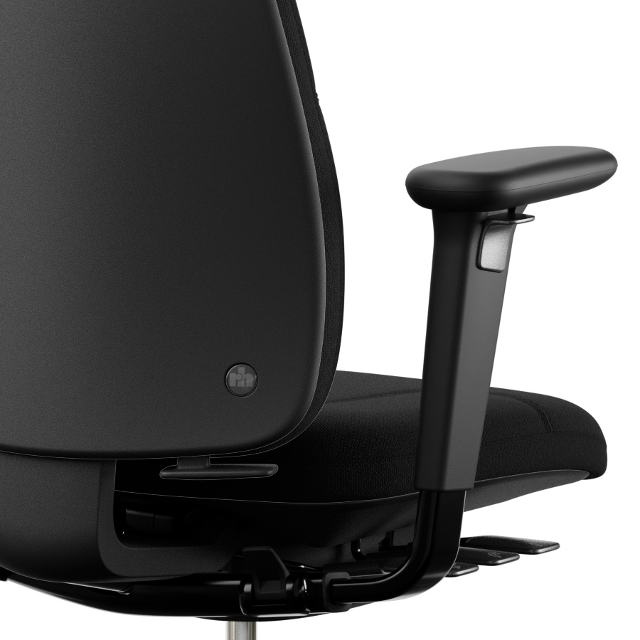 rh Logik 220 black | Bezug Cura schwarz | Nahaufnahme Rücken und Armlehnen