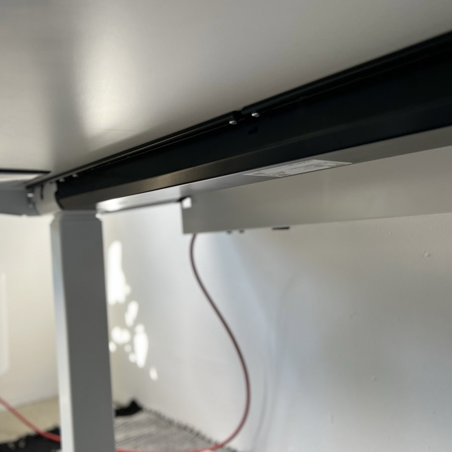 Kinder Schreibtisch CLEO Kabelkanal Detailansicht