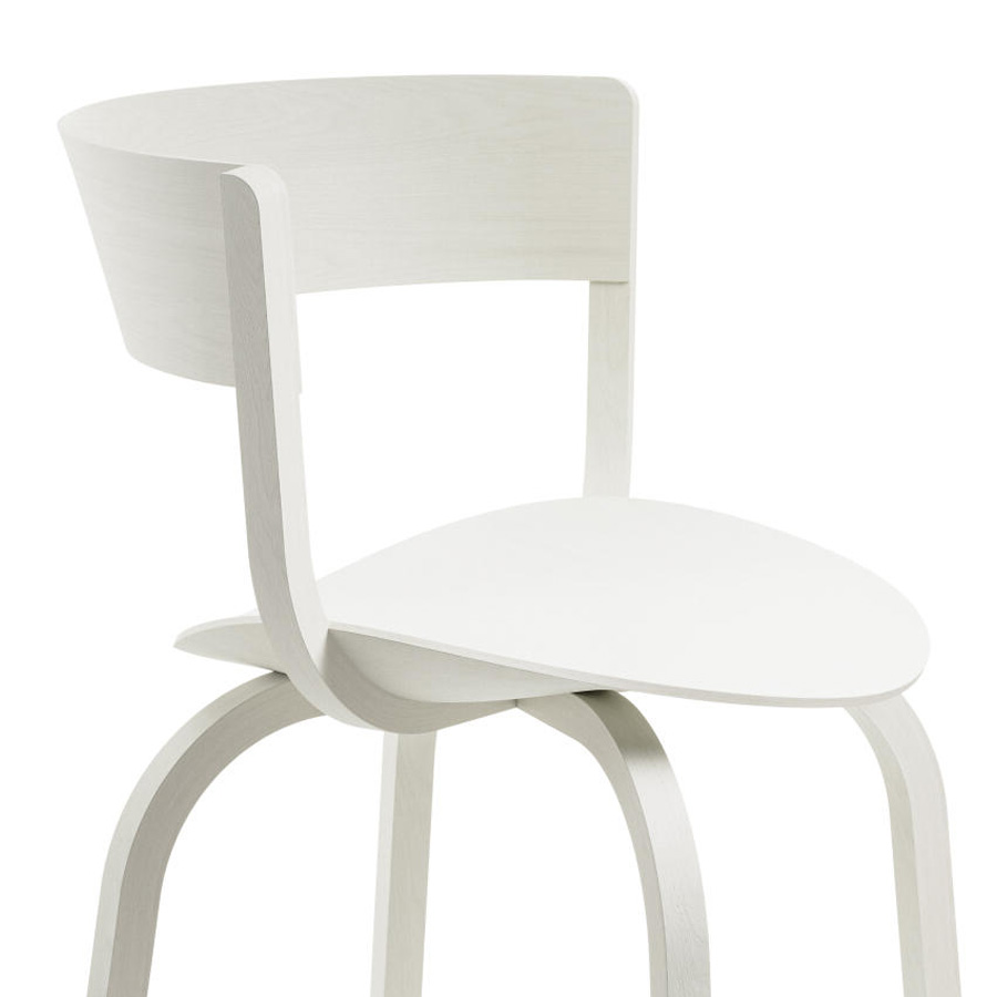 THONET 404 F Holzstuhl mit Armlehnen - Eiche weiß lasiert - Nahaufnahme