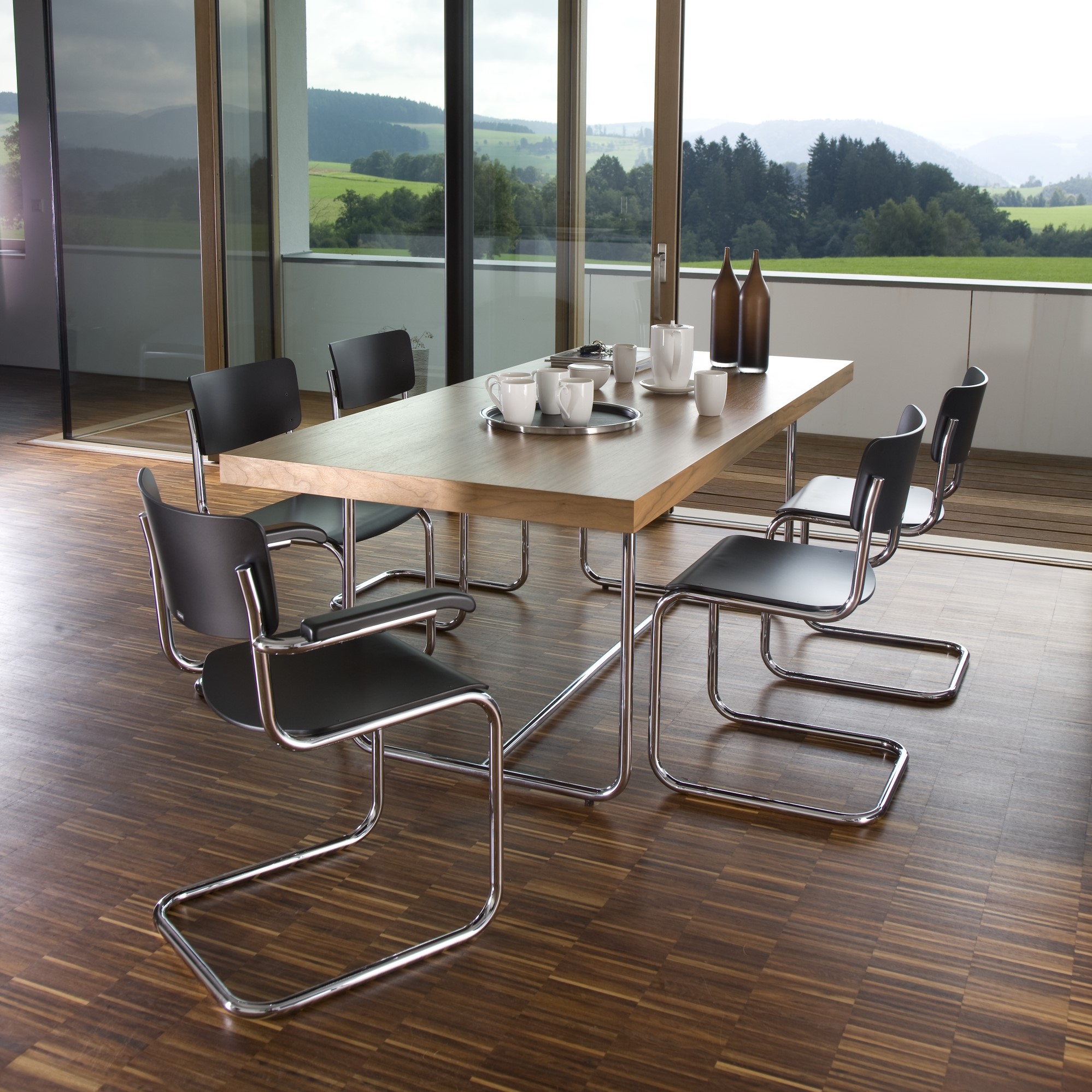 THONET Stahlrohr-Freischwinger S 43 Formholzschale schwarz gebeizt - Gestell verchromt