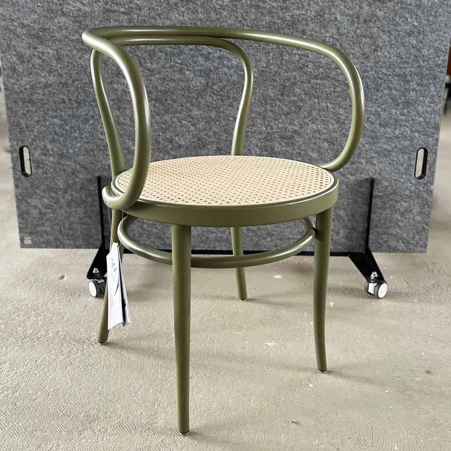 THONET 209 Bugholzarmlehnenstuhl | Rohrgeflecht-Sitz | Buche olivgrün gebeizt