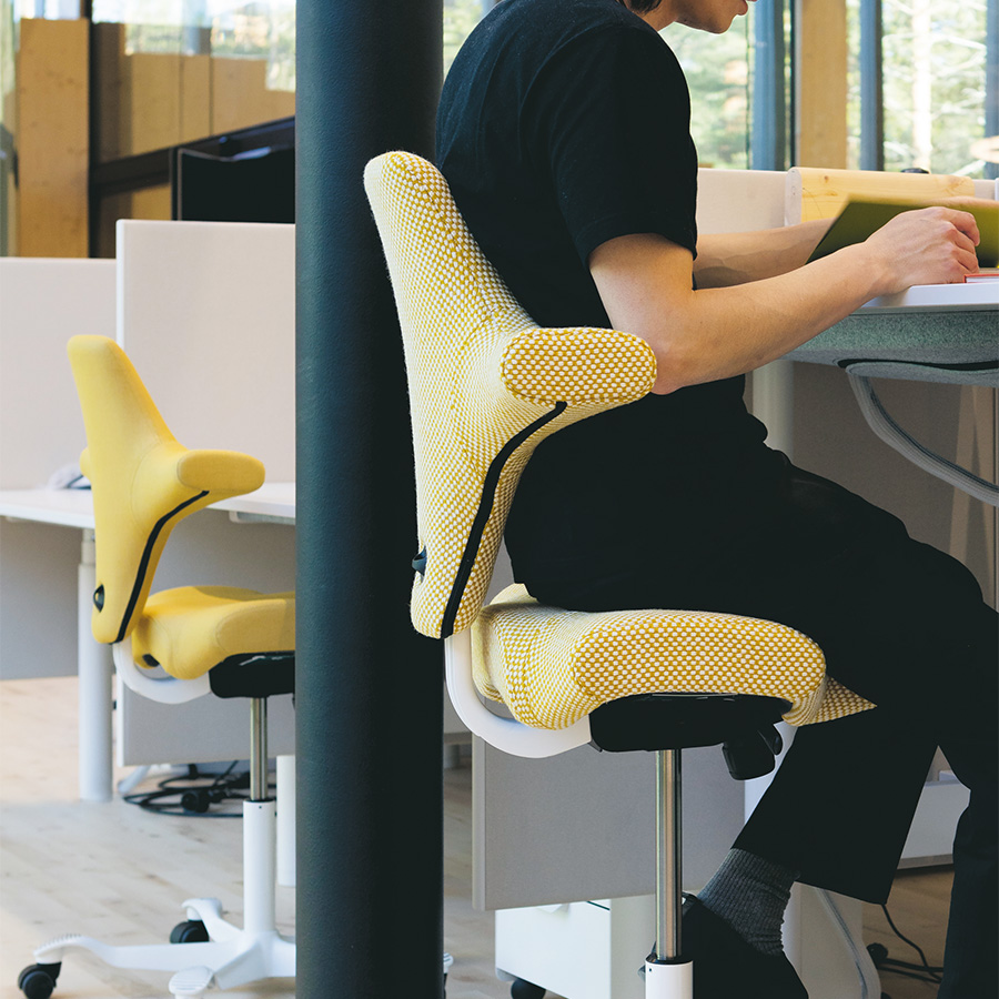 HAG Capisco 8106 mit Designstoff Sisu yellow