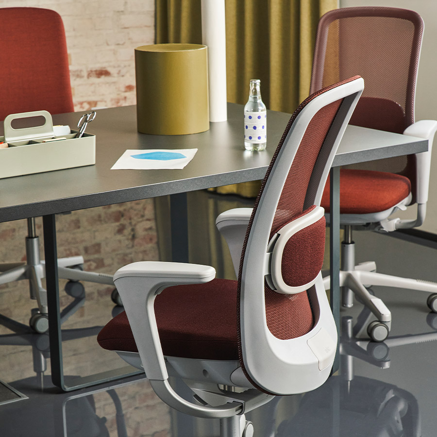 HAG SoFI Mesh 7500 Burgundy mit Gestell in Weiß