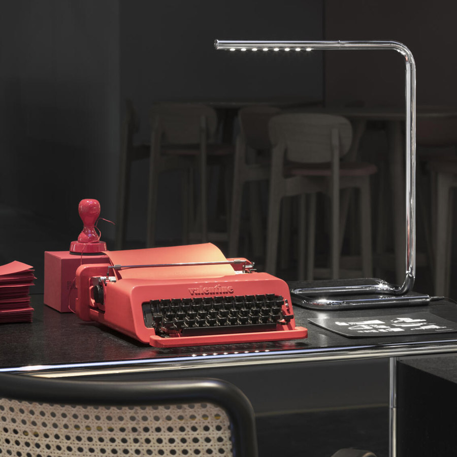 THONET LED Tischleuchte LUM 50 chrom - Beispielbild