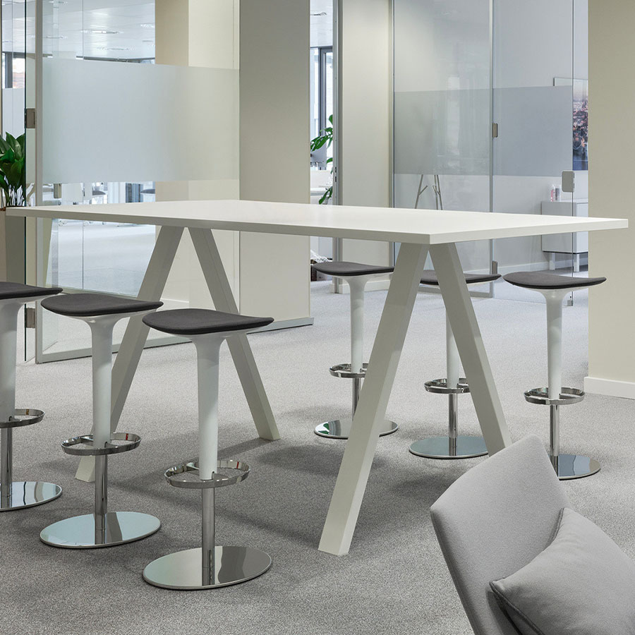 Arper Cross Stehtisch Höhe 105 cm weiß