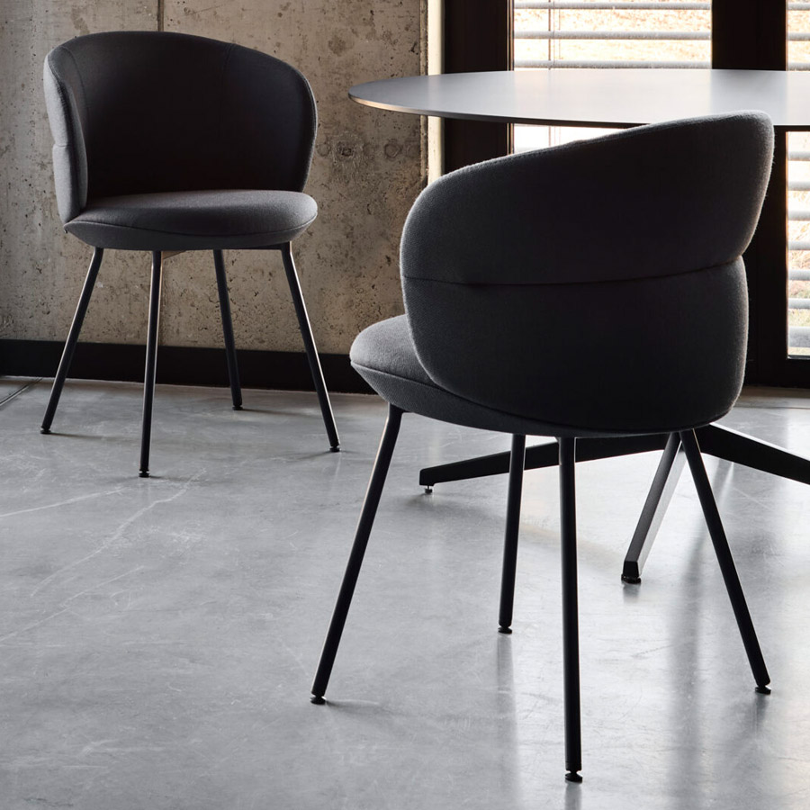 Noti Ekori Vierfußgestell schwarz, Bezug Steelcut Trio 3 756